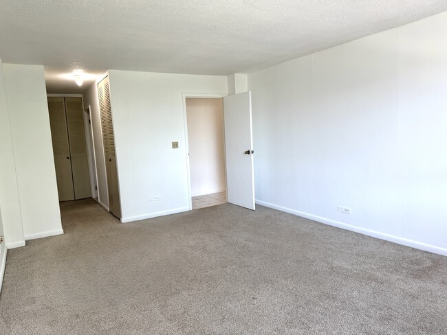 Building Photo - 2211 S Stewart Ave