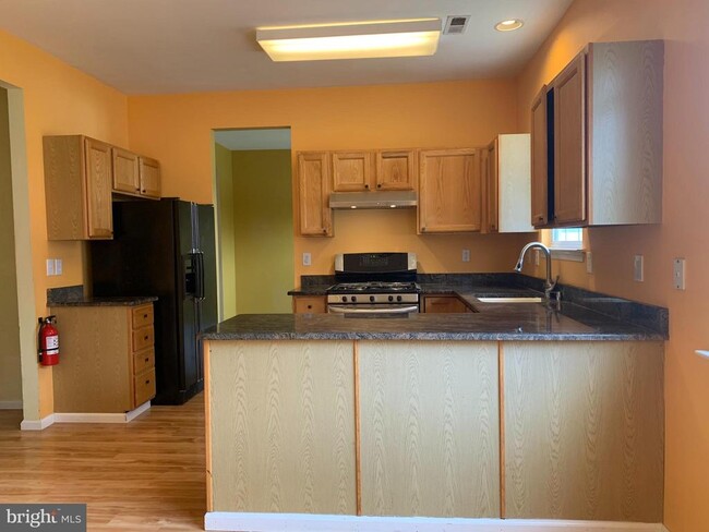 Building Photo - 35 Oakmont Terrace
