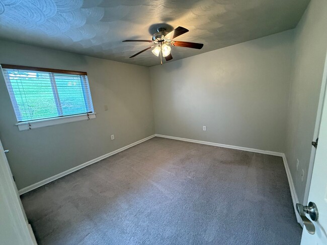 Building Photo - 1730 Liberty Ln