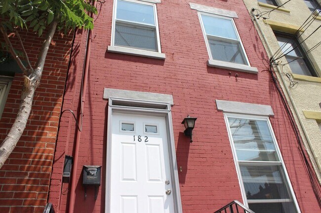 Building Photo - 182 Christopher Columbus Dr