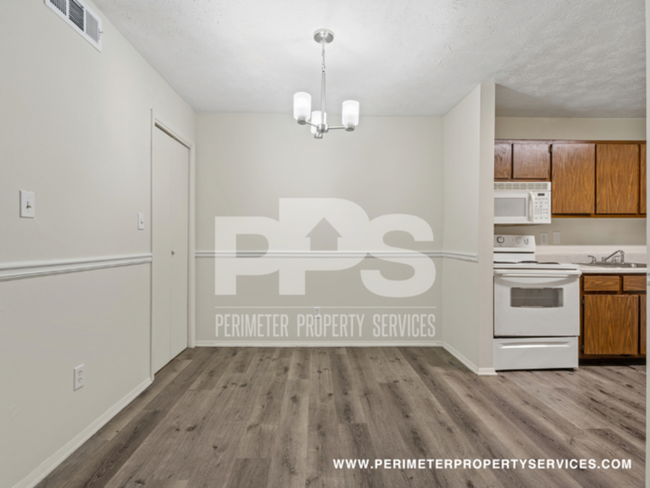 Building Photo - FULLY RENOVATED UNIT!!! WITH ONE MONTH REN...