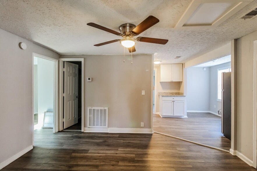 Building Photo - 1912 Lincoln St