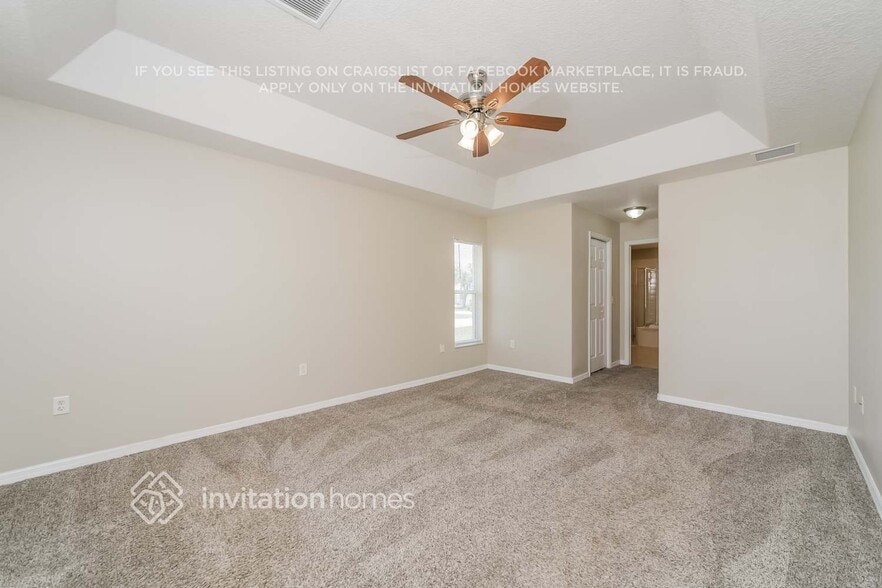 Building Photo - 13343 Biscayne Dr