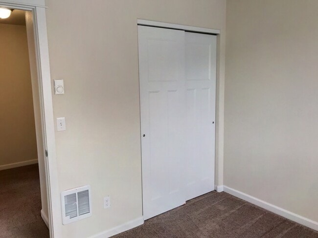 Building Photo - 1030 Alturas Dr