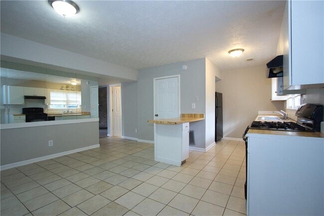 Building Photo - 2139 Golfview Dr SE