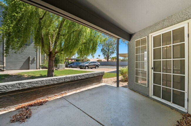 Building Photo - Spacious 3 Bed/2 Bath Home in Lush Crestvi...