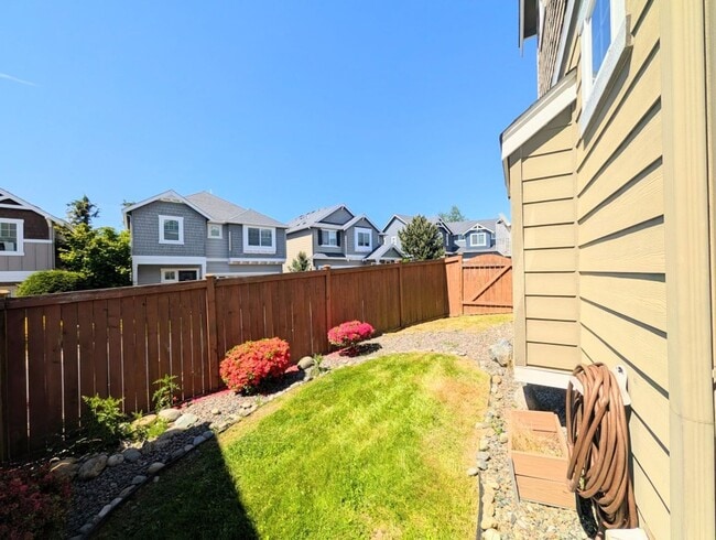 Building Photo - 3Bd/2.5Ba Lynnwood Home