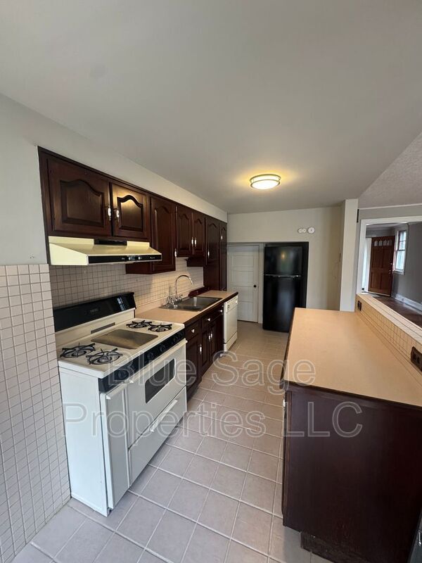 Building Photo - 124 N Pennock Ave