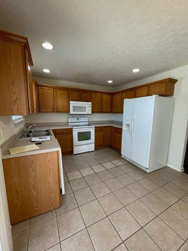 Building Photo - 216 Applewood Ln