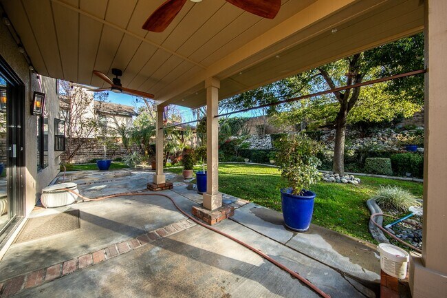Building Photo - Beautiful 4 Bedroom Home on Cul-de-sac