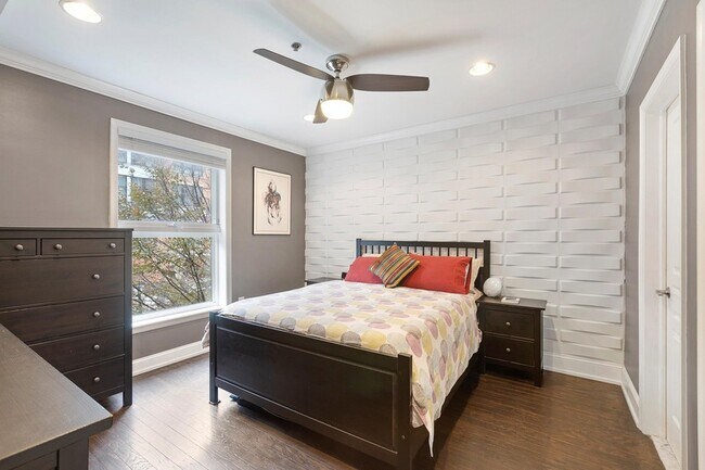 Building Photo - 1331 Grand St