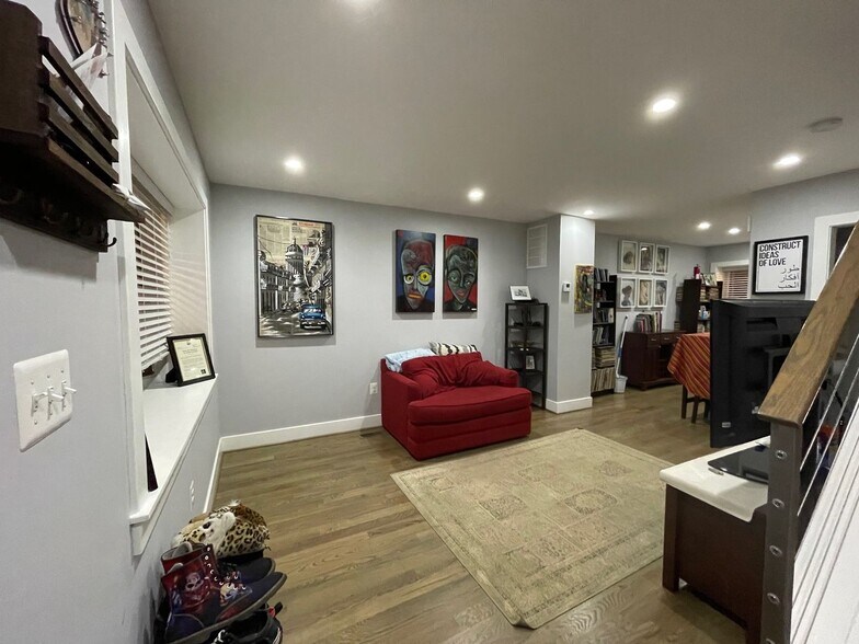 Building Photo - 1323 Dexter Terrace SE