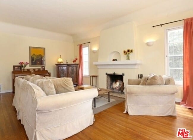 Building Photo - 1122 S Hayworth Ave