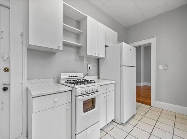 Building Photo - 857 Beacon St