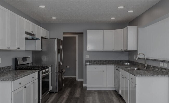 Building Photo - 3601 Empire Dr