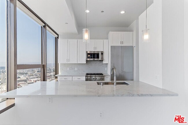 Building Photo - 1100 Wilshire Blvd