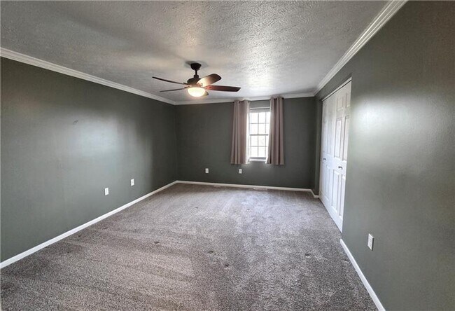 Building Photo - 711 Newton Square Dr