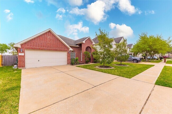 Building Photo - 2201 Signal Hill Dr