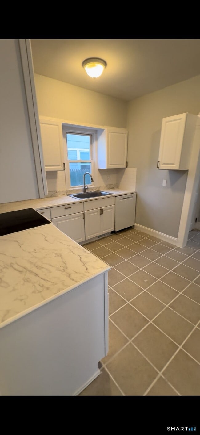 Building Photo - 95 New Canaan Ave