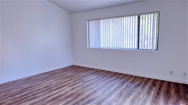 Building Photo - 5066 S Rainbow Blvd