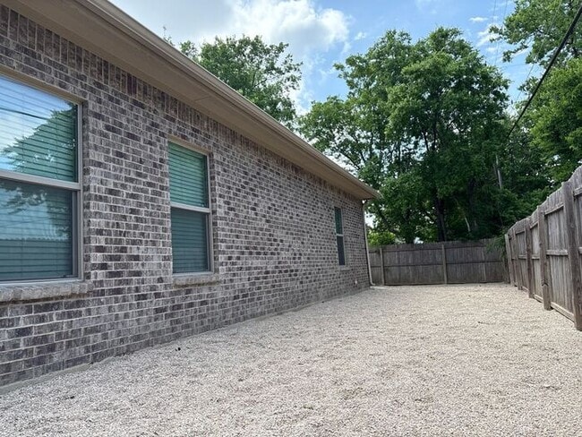 Building Photo - COMING SOON! Modern 3BR/2BA Duplex with 2-Car Garage & Fenced Yard — Fort Worth, TX | Pet Friendly