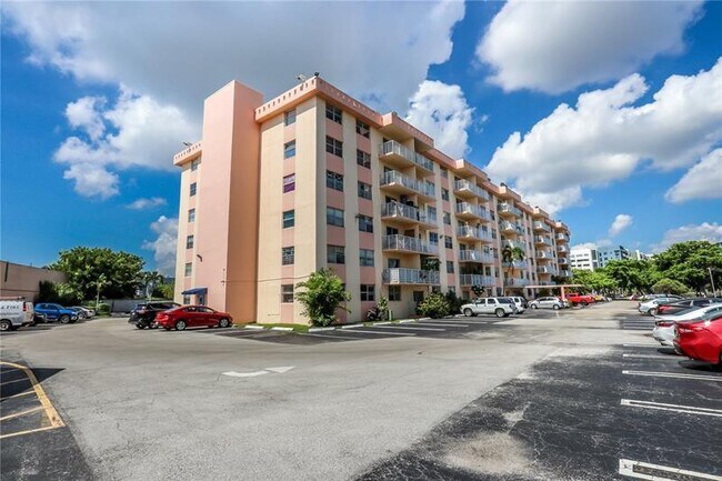 Building Photo - 16465 NE 22nd Ave