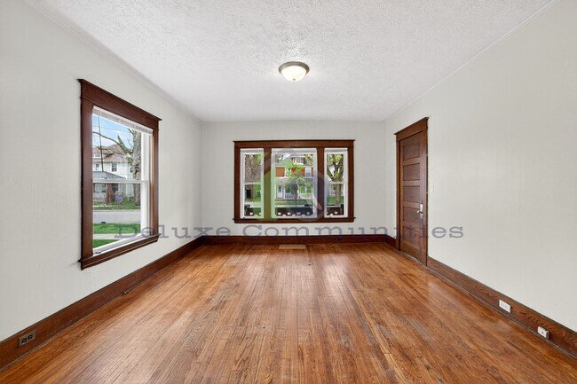 Building Photo - REMODELED 2 BEDROOM!! Move in Ready- Close to Cherry Hill
