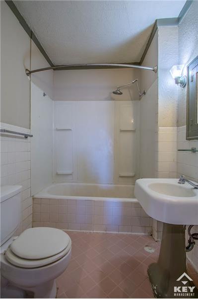 Building Photo - 1608 W Pine St