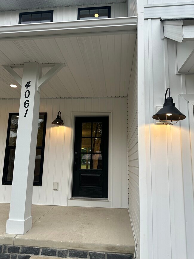 Building Photo - 4061 Main St