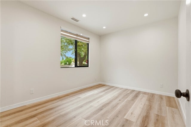 Building Photo - 10913 White Oak Ave