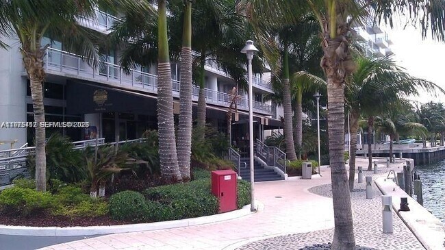 Building Photo - 690 SW 1st Ct