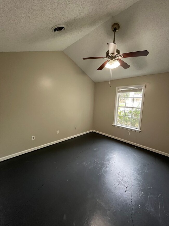 Building Photo - 3 Bed 3 Bath House
