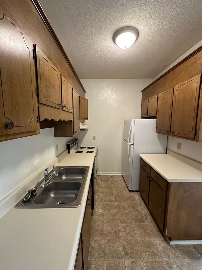 Building Photo - 526 E Main St