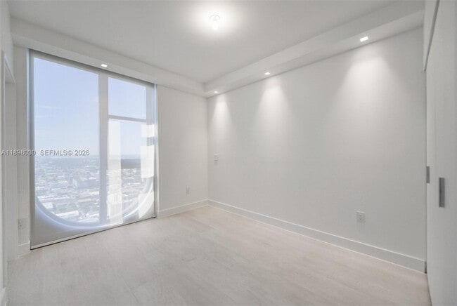 Building Photo - 700 NE 24th St