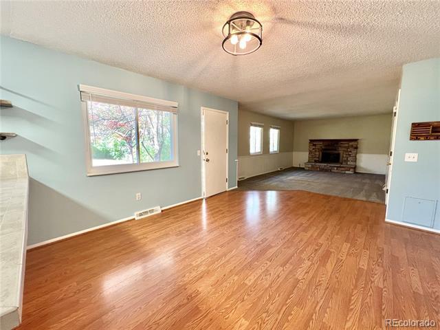 Building Photo - 387 Upham St