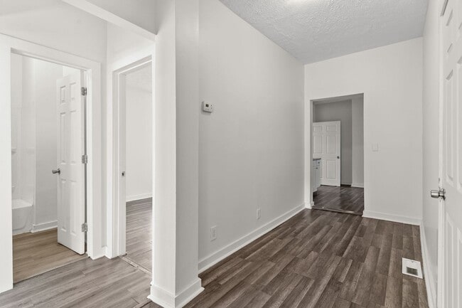 Building Photo - Charming 3 beds 1 bath Apartment in Cleveland!