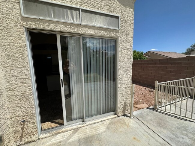 Building Photo - Darling one story home