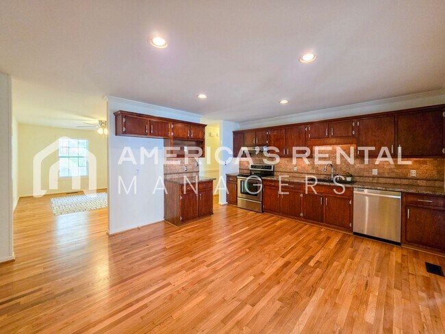 Building Photo - DEPOSIT PENDING! Newly Renovated and Ready for Move In!