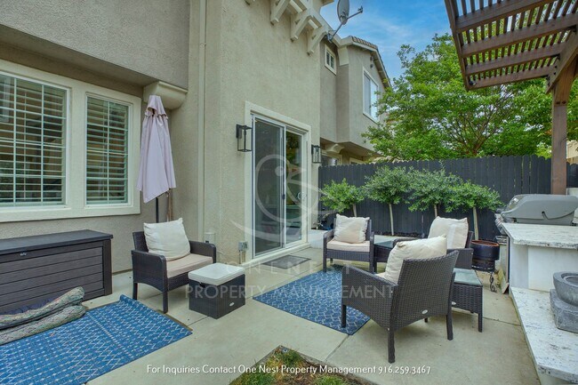 Building Photo - Upgraded Lincoln Crossing Oasis | Walking distance to MANY ammenities