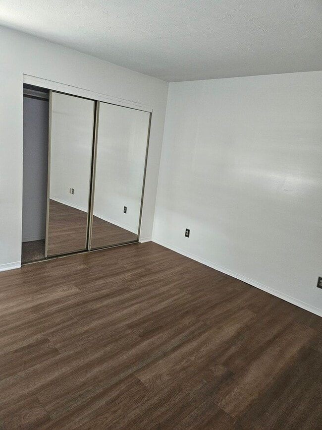 Building Photo - 2 Bed 1 bath loft
