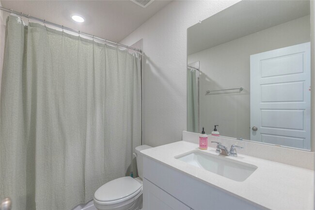 Building Photo - 1721 Succotash Oak Ct