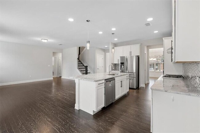 Building Photo - 204 Cardinal ln