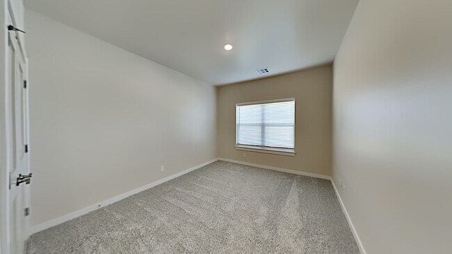 Building Photo - A Nice 3 Bedroom 2.5 Bathroom Custom Home ...