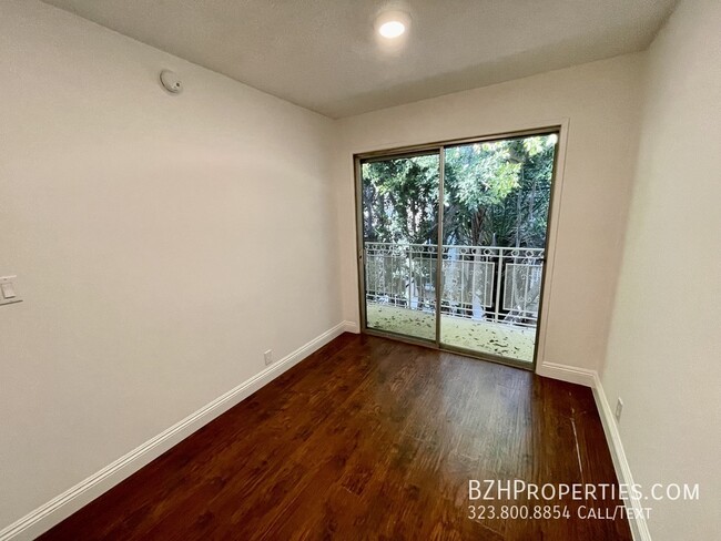 Building Photo - Beautiful 1 Bedroom in Prime Hollywood