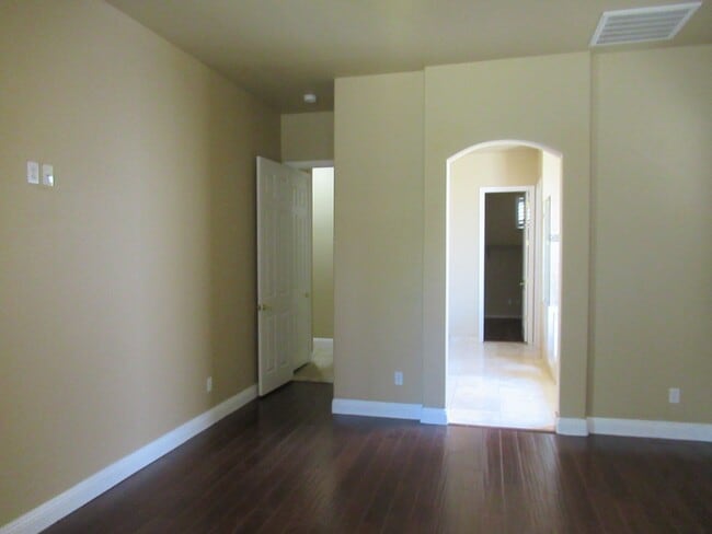 Building Photo - 4 Bedroom Home in Gilbert