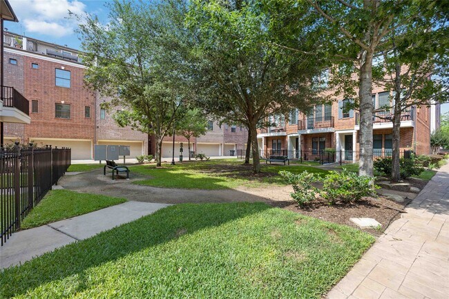 Building Photo - 2110 Shearn St