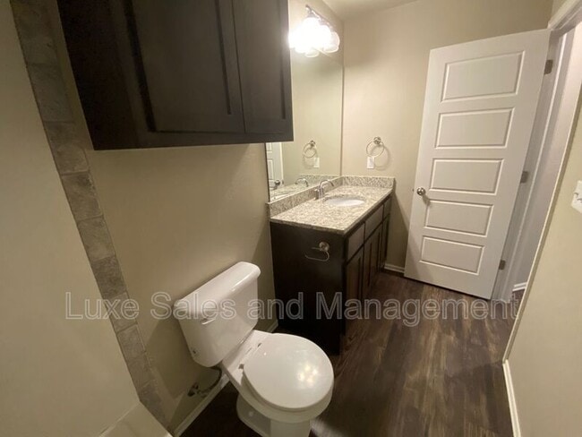 Building Photo - 749 SW 14th St