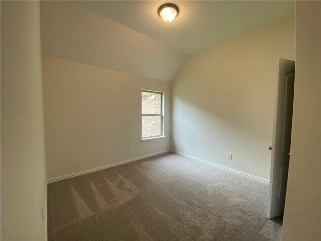 Building Photo - 712 Clear Spring Ln