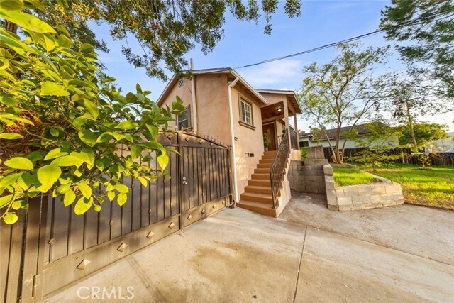 Building Photo - 10554 Plainview Ave