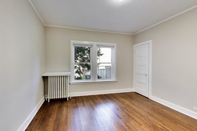 Building Photo - 2611 Eastwood Ave
